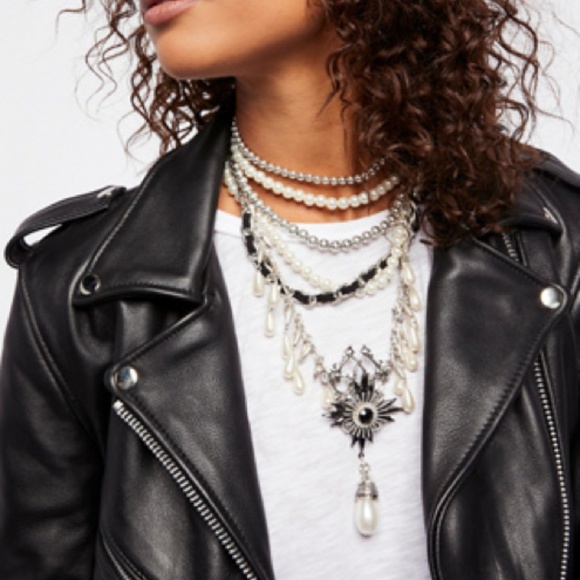 Free People Jewelry - Free People Girl In The Pearls Statement Necklace